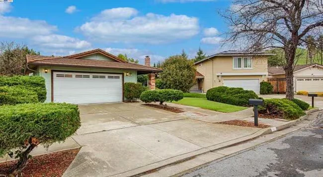 211 Helado Rd Fremont, CA 94539 photo 2