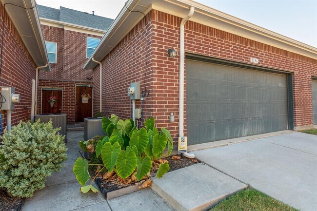 8736 Madrid Street, North Richland Hills, TX 76180 photo 4