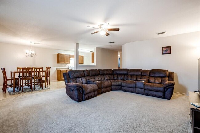 1006 Hollow Oak Road, Lancaster, TX 75134 photo 5