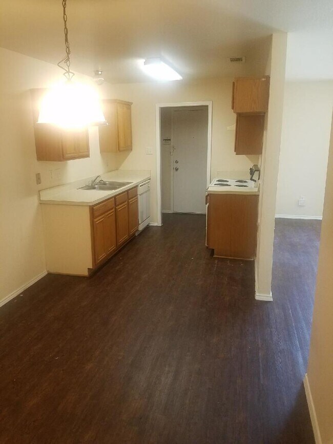 1829-1831 Dillard St Fort Worth, TX 76105 photo 3
