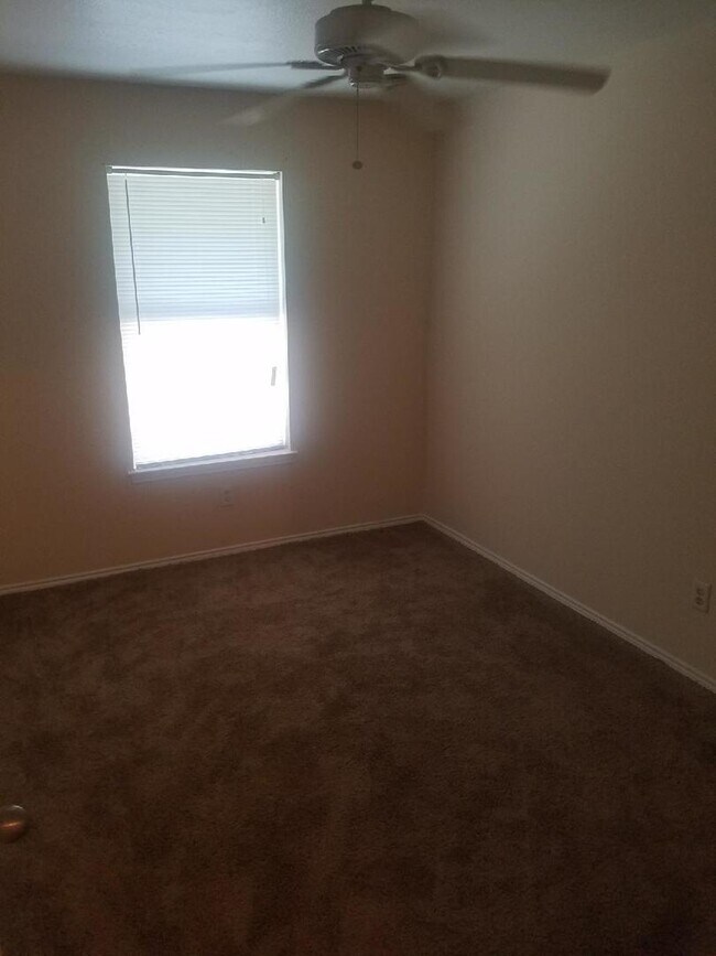 1829-1831 Dillard St Fort Worth, TX 76105 photo 2