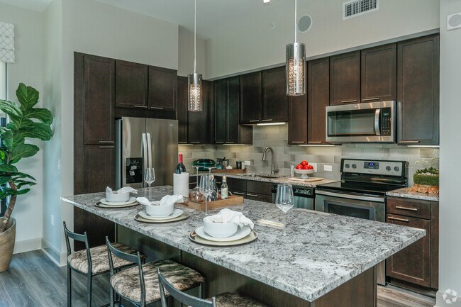 913 Piney Point Road, Houston, TX 77024 photo 3