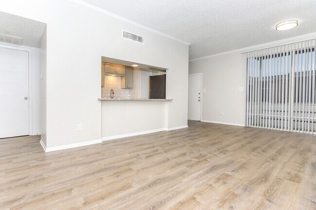 Bay House Apartments photo 4