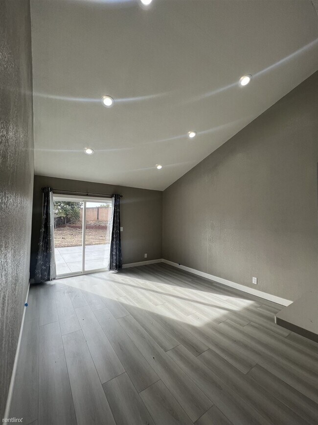 1542 Dina Court, San Jose, CA 95121 photo 5