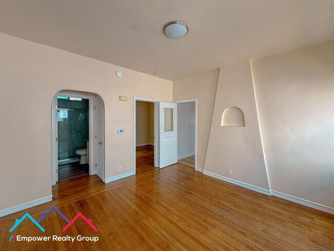 5235 Bancroft Ave Oakland, CA 94601 photo 3