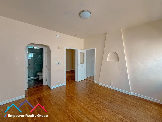 5235 Bancroft Ave Oakland, CA 94601 photo 3