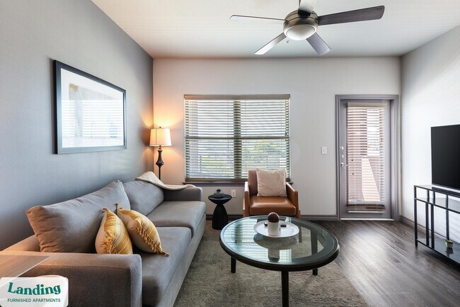 650 S Main St Fort Worth, TX 76104 photo 2