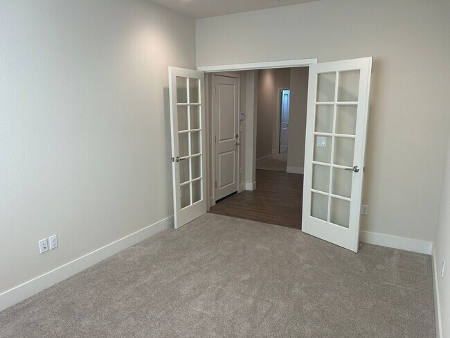Spacious Single Story 4 Bed 3.5 Bath Home photo 5