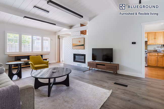 1772 Eisenhower St San Mateo, CA 94403 photo 2