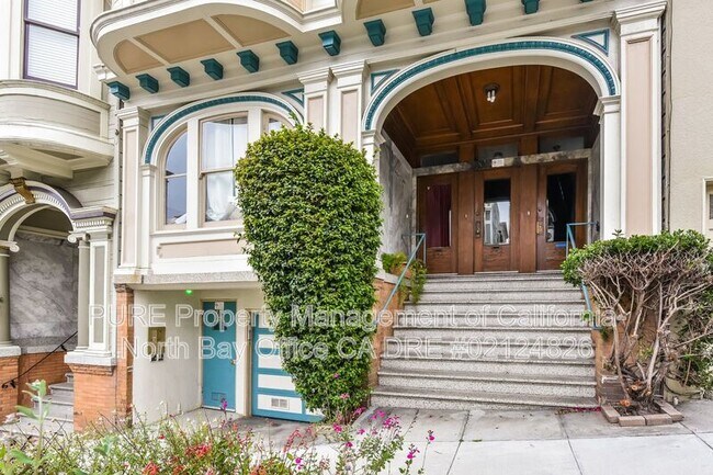 532 Lombard St San Francisco, CA 94133 photo 3