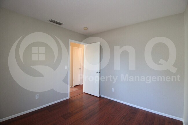 2138 East Robin Lane, Phoenix, AZ 85024 photo 2