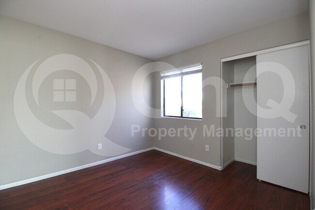 2138 East Robin Lane, Phoenix, AZ 85024 photo 4