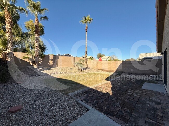 2138 East Robin Lane, Phoenix, AZ 85024 photo 3