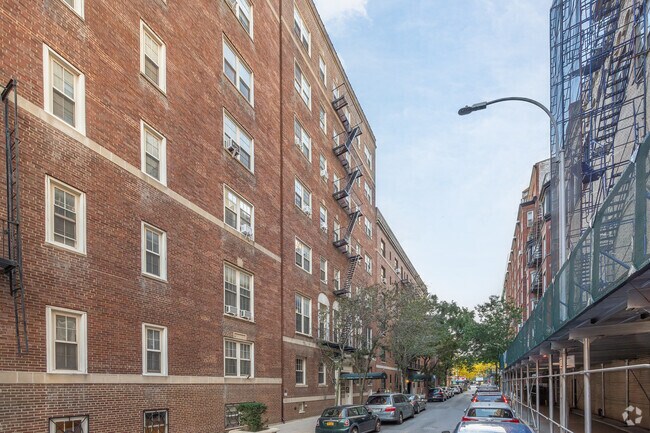 55 Pineapple St Brooklyn, NY 11201 photo 2