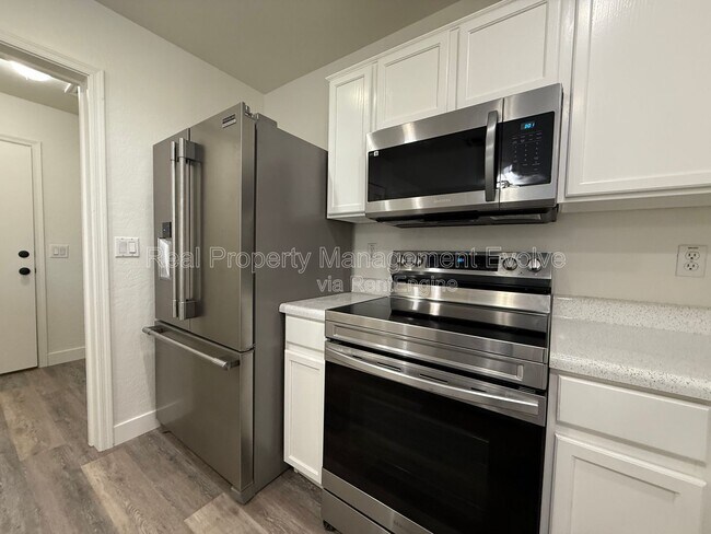 2809 N 107th Dr Avondale, AZ 85392 photo 3