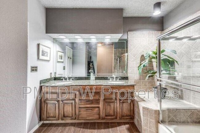 1720 NE Green Oaks Blvd Arlington, TX 76006 photo 4