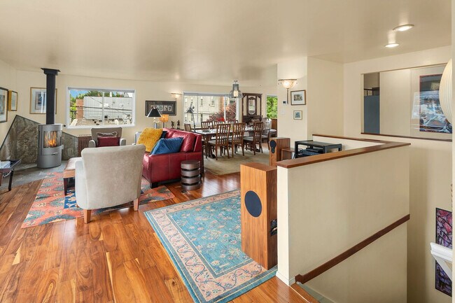 401 W Galer St Seattle, WA 98119 photo 3