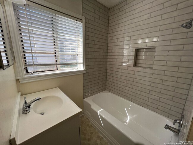 2521 Cincinnati Ave San Antonio, TX 78228 photo 4