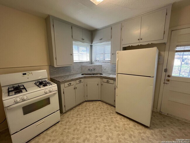 2521 Cincinnati Ave San Antonio, TX 78228 photo 5