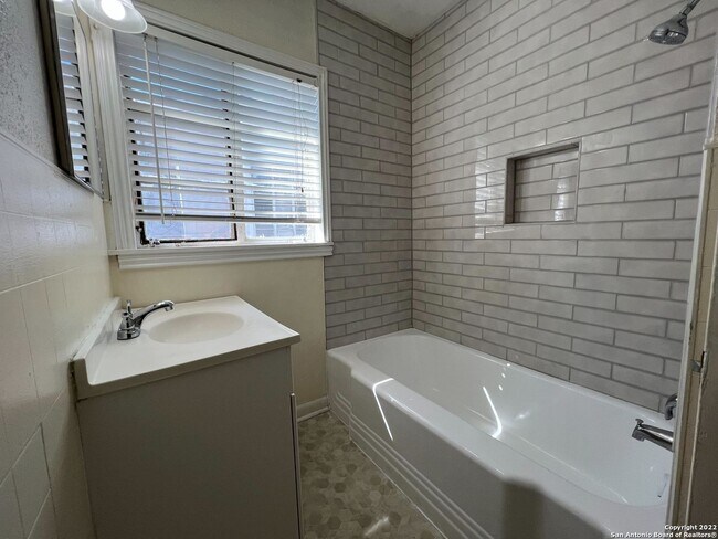2521 Cincinnati Ave San Antonio, TX 78228 photo 3