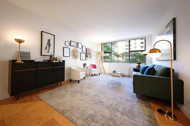 235 W 72nd St New York, NY 10023 photo 4
