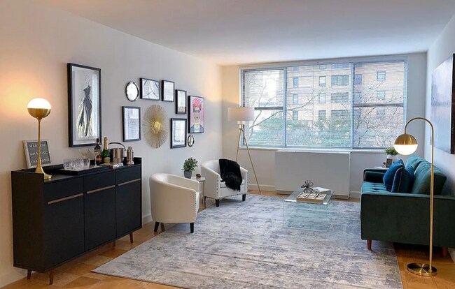 235 W 72nd St New York, NY 10023 photo 2