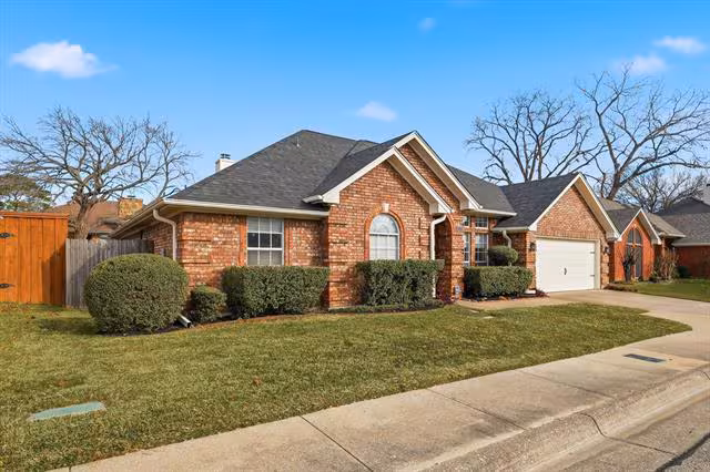 1401 Danielle Dr Bedford, TX 76021 photo 3