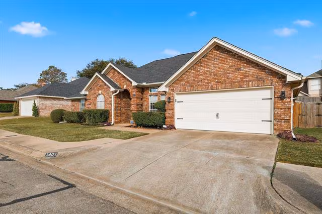 1401 Danielle Dr Bedford, TX 76021 photo 2