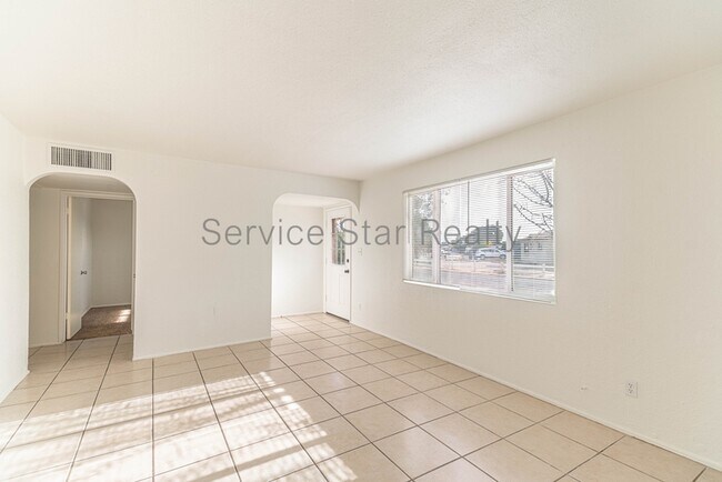 3034 W Lawrence Ln Phoenix, AZ 85051 photo 3