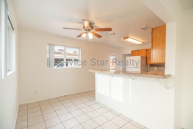 3034 W Lawrence Ln Phoenix, AZ 85051 photo 4