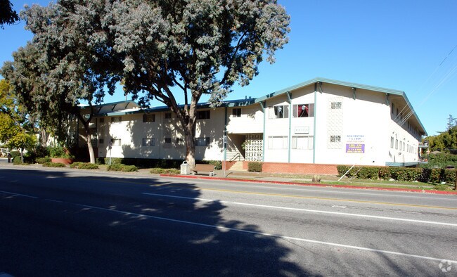 Windsor Apartments photo 3