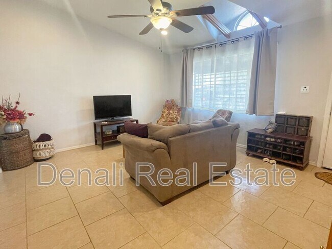 1336 E Don Carlos Ave photo 3