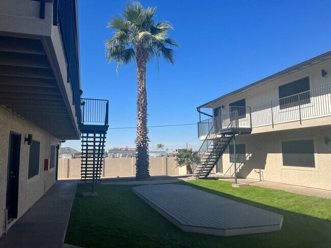 Deer Valley Village Apartments photo 4
