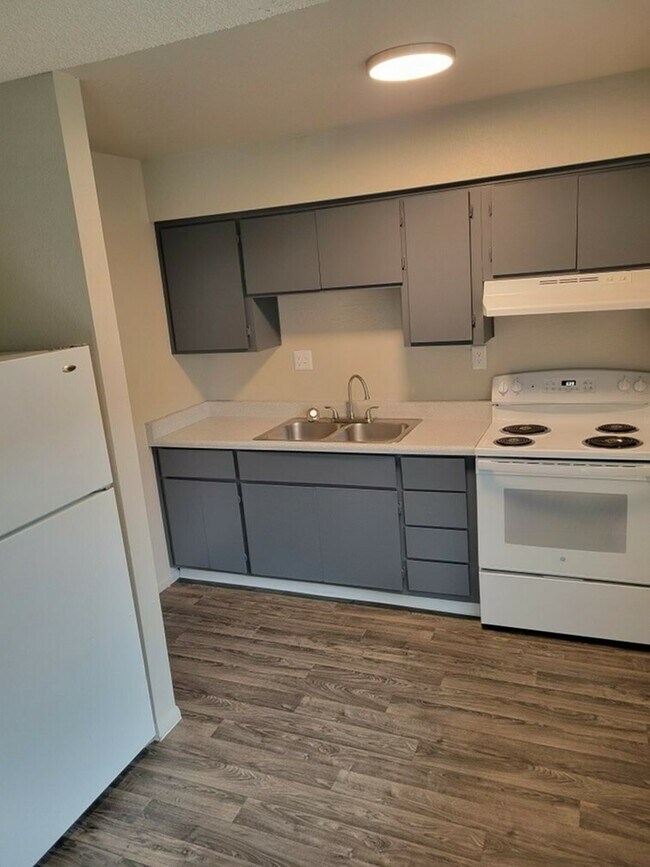 Deer Valley Village Apartments photo 3