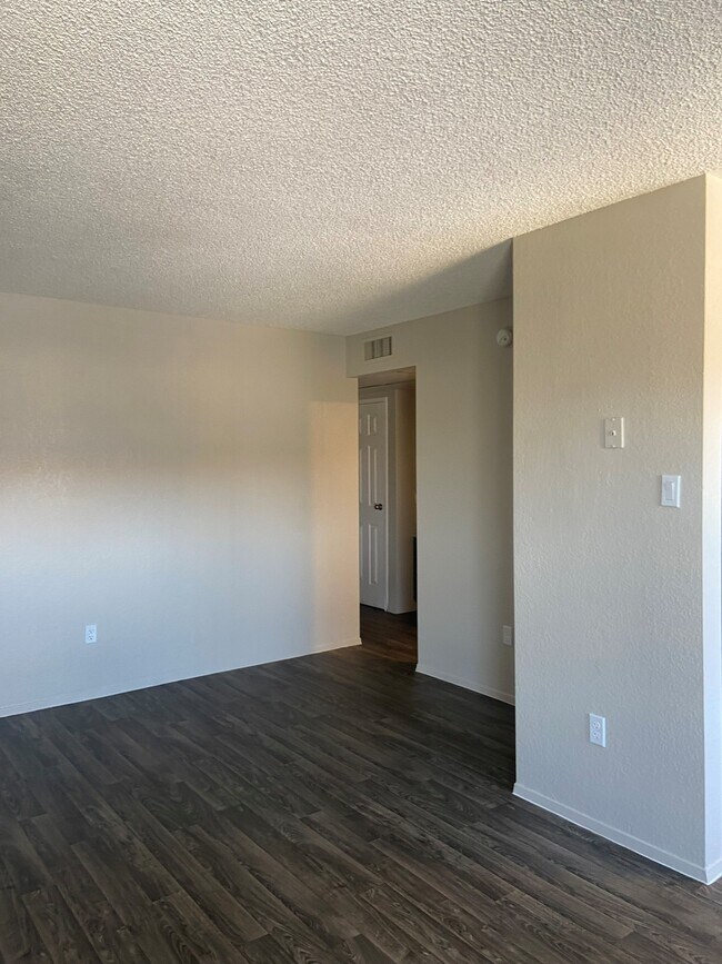 Deer Valley Village Apartments photo 5