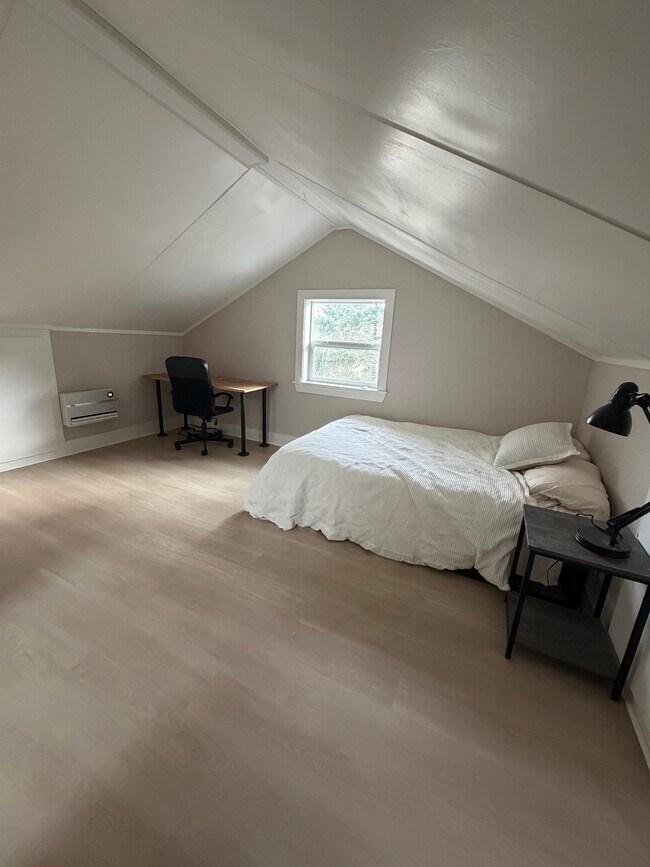 721 South Rose Street, Seattle, WA 98108 photo 3