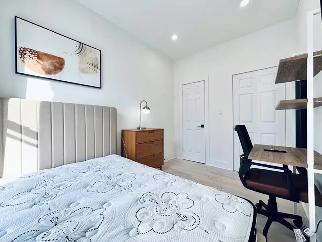 Furnished room/NOT APARTMENT photo 4