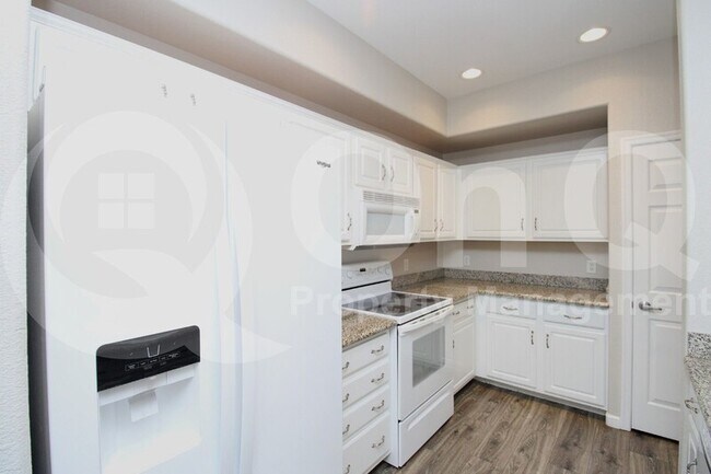 420 W 1st St Tempe, AZ 85281 photo 2