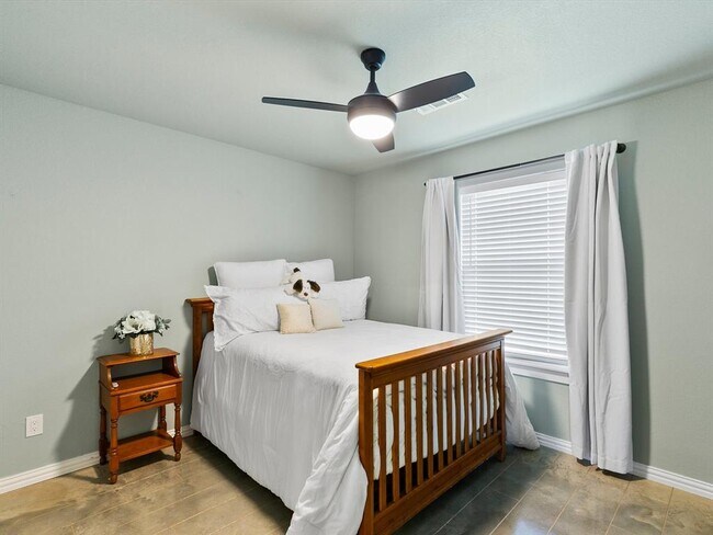 6301 Hunterwood Drive, Granbury, TX 76048 photo 5
