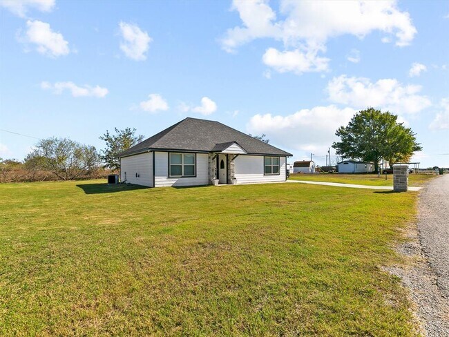 6301 Hunterwood Drive, Granbury, TX 76048 photo 2