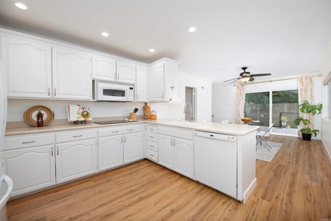 4951 Art St San Diego, CA 92115 photo 2