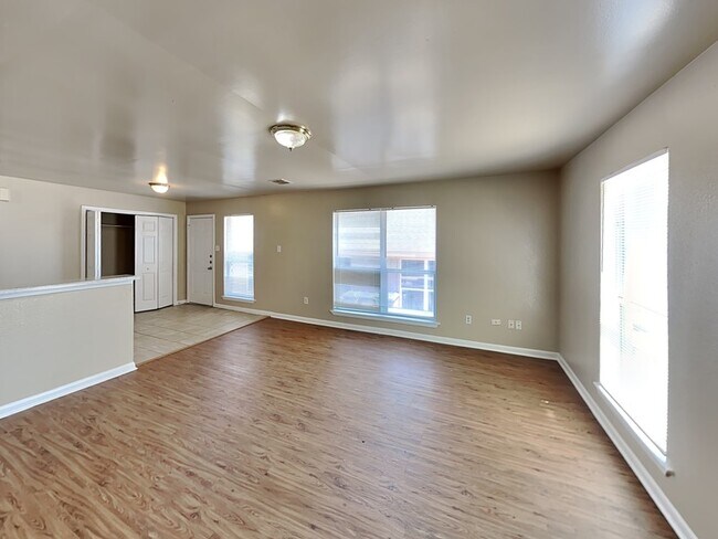 2957 Loving Avenue, Fort Worth, TX 76106 photo 3