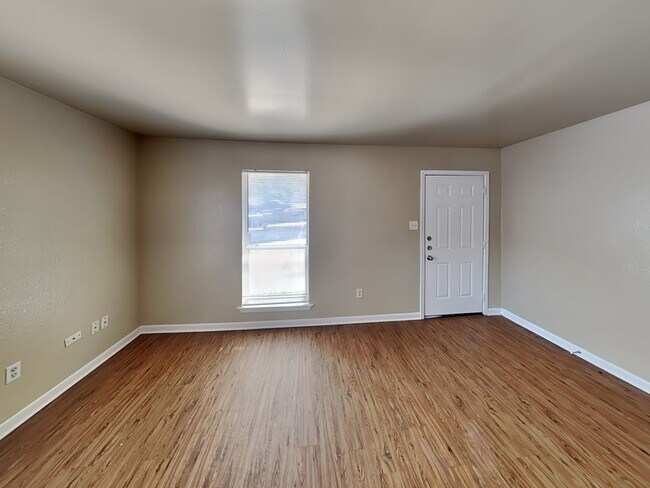 2957 Loving Avenue, Fort Worth, TX 76106 photo 4