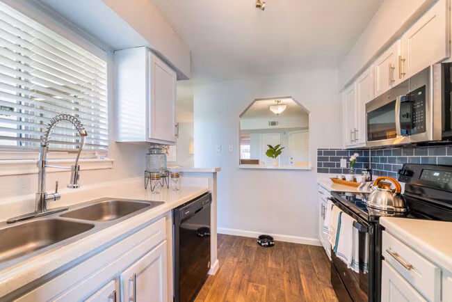 Waterside Apartments photo 5