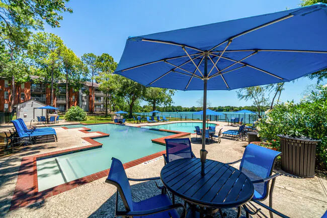 Waterside Apartments photo 3