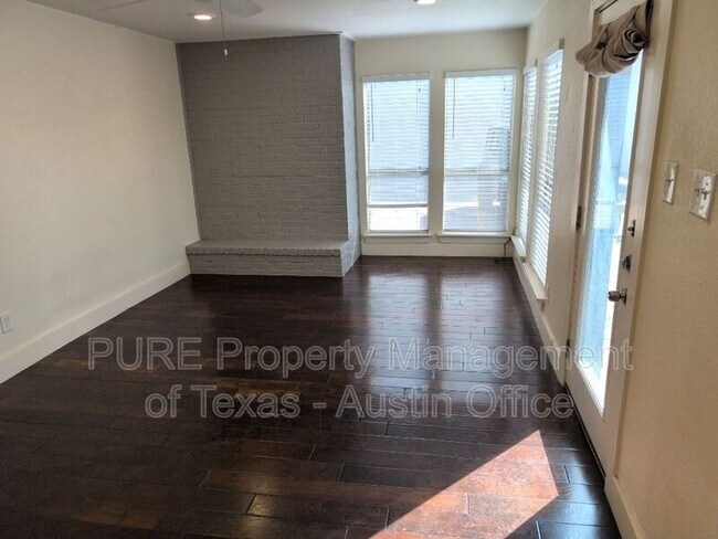 909 Reinli St Austin, TX 78751 photo 3
