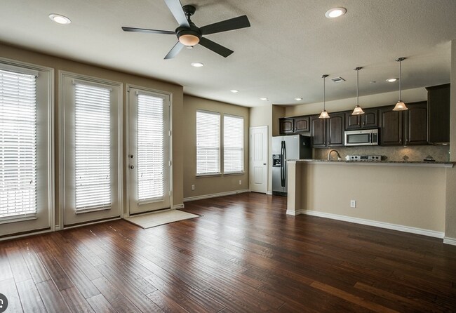950 Henderson St Fort Worth, TX 76102 photo 5