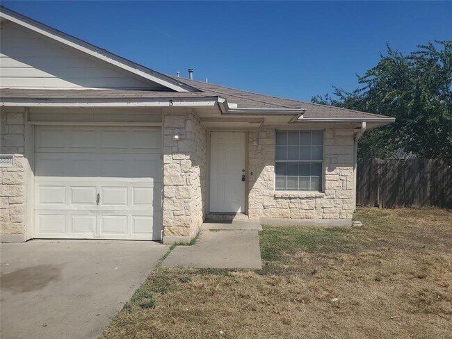 2221 Creekside Ln photo 2