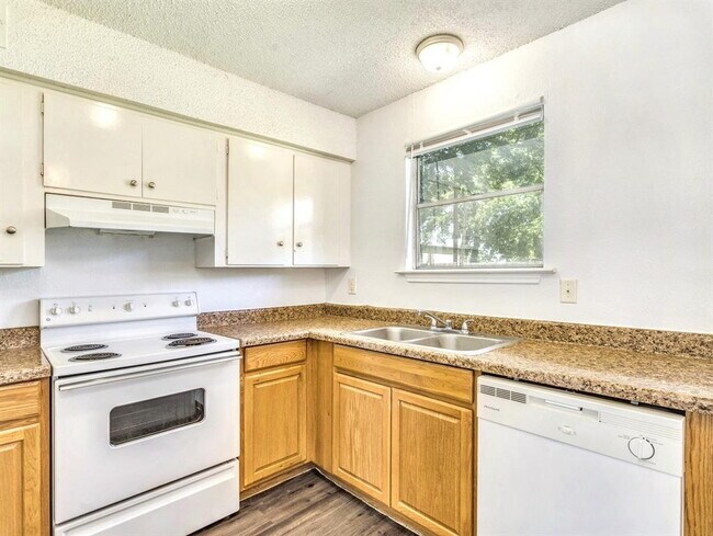 744 Martindale Rd San Marcos, TX 78666 photo 2