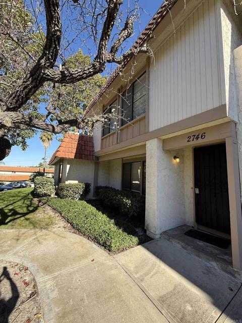 2746 Viaduct Tulipan, Carlsbad, CA 92010 photo 2